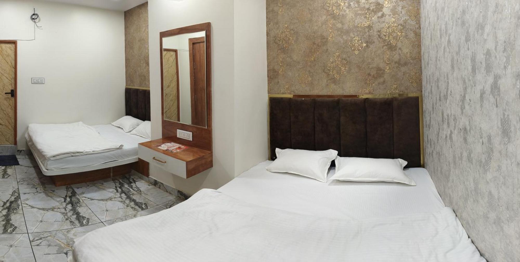 Hotel Malay Inn 우자인 외부 사진