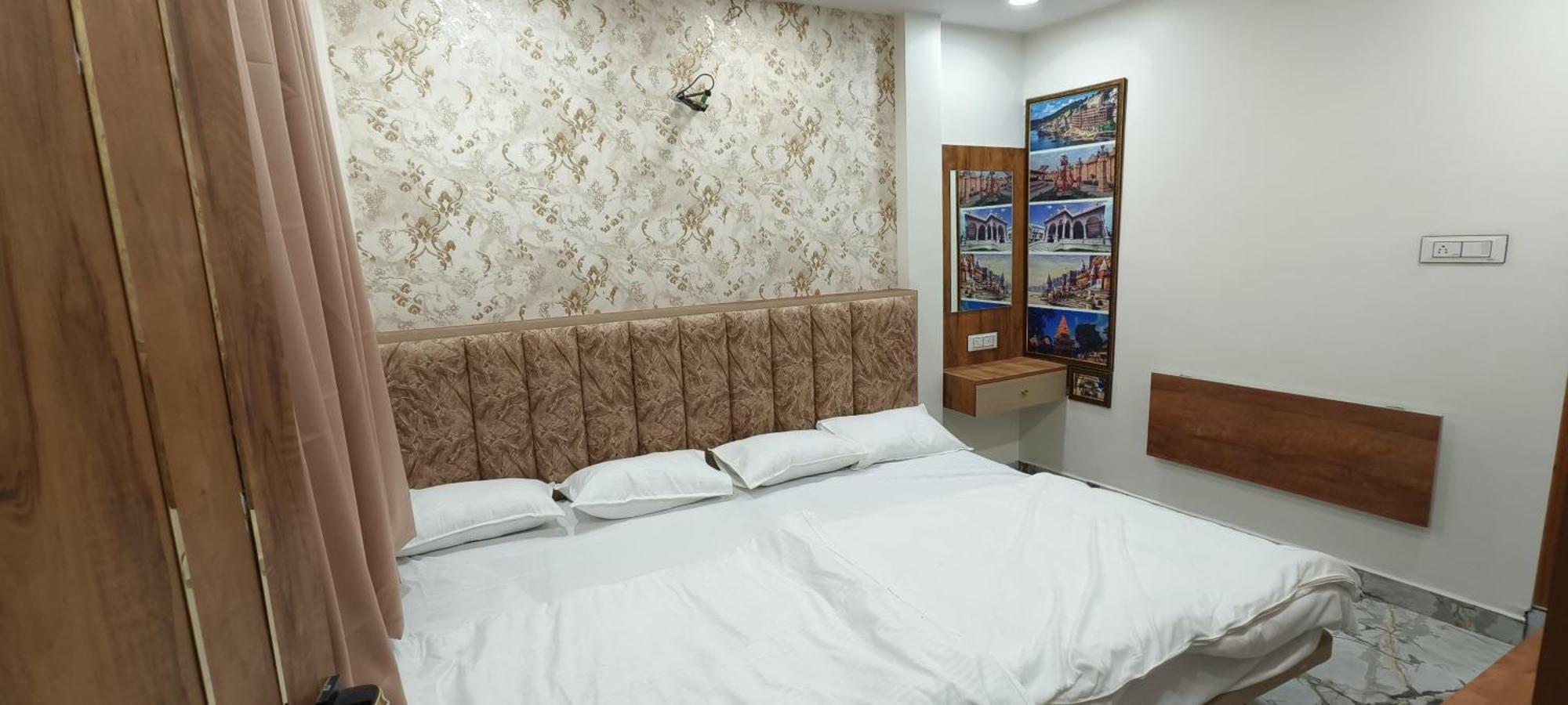 Hotel Malay Inn 우자인 외부 사진