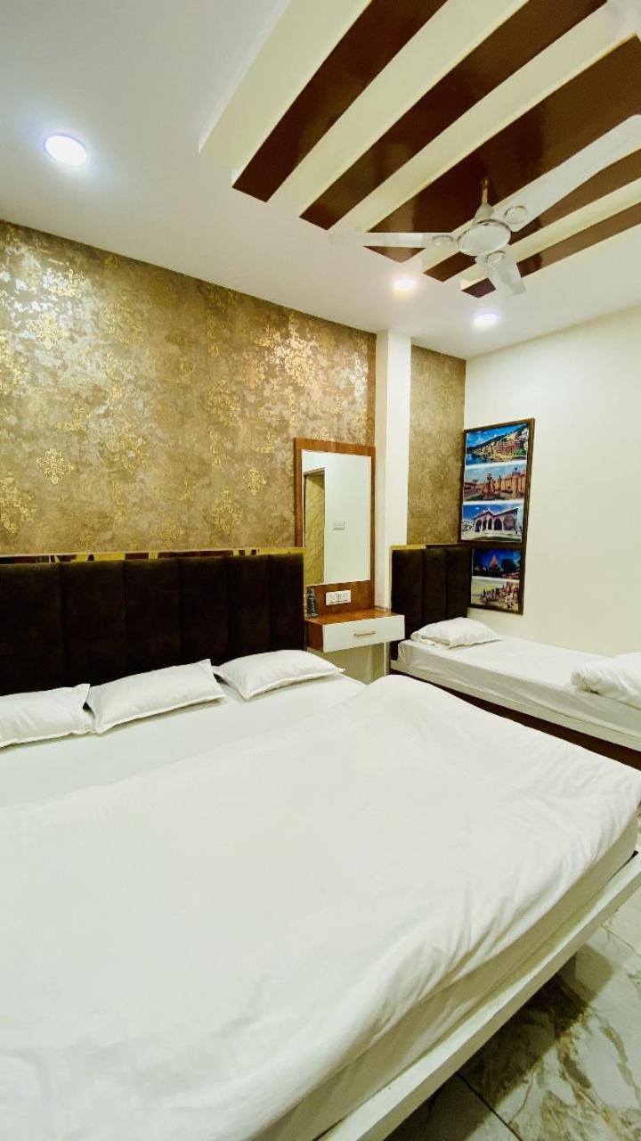 Hotel Malay Inn 우자인 외부 사진