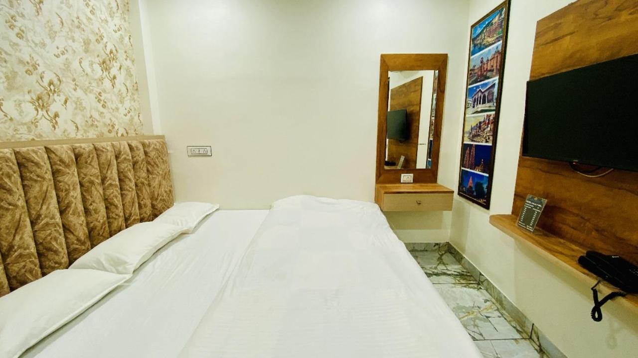 Hotel Malay Inn 우자인 외부 사진