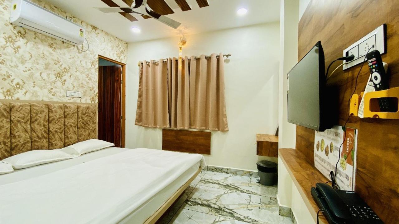Hotel Malay Inn 우자인 외부 사진