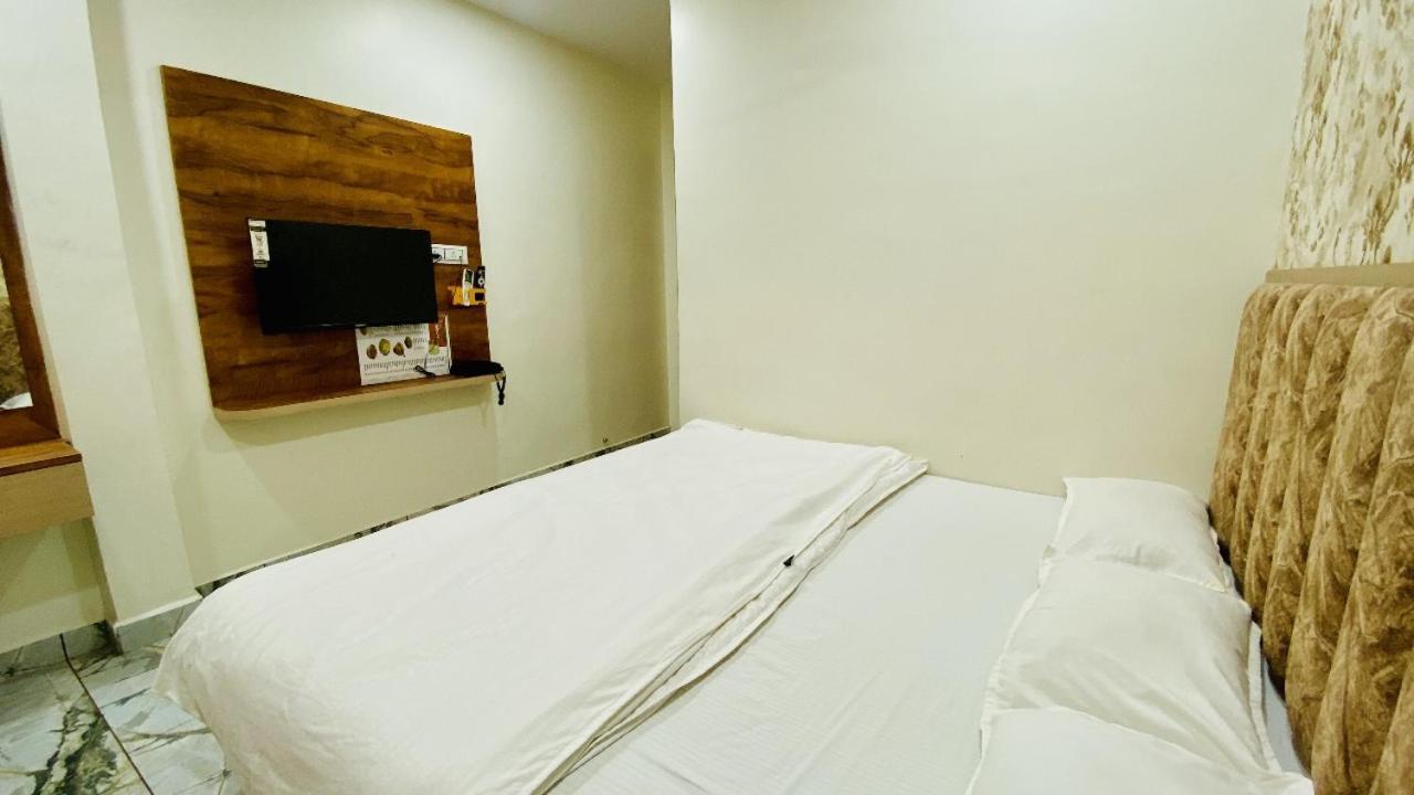 Hotel Malay Inn 우자인 외부 사진