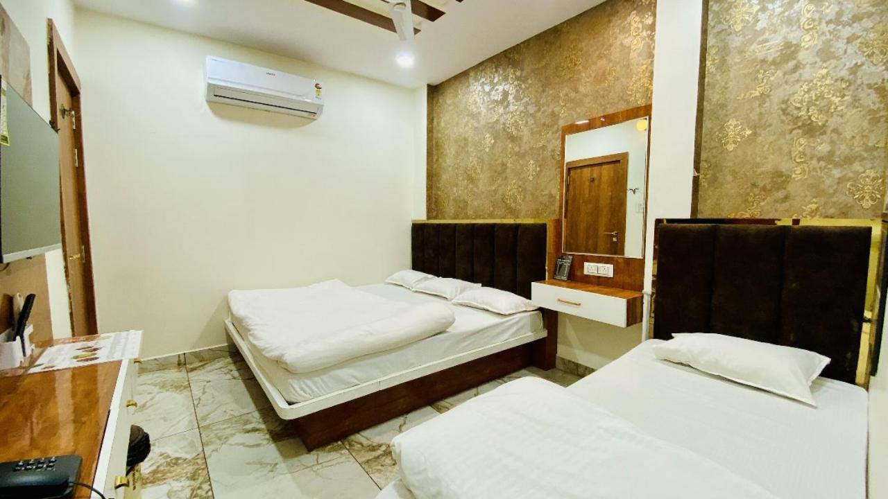 Hotel Malay Inn 우자인 외부 사진