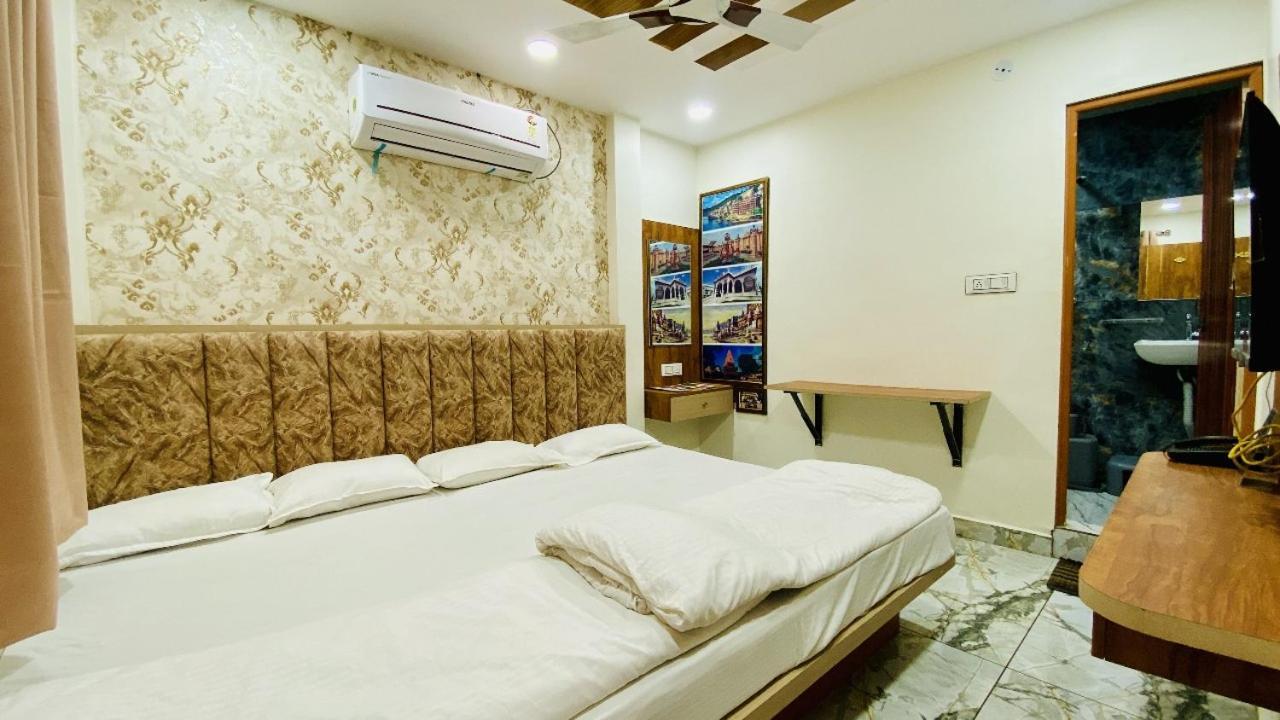 Hotel Malay Inn 우자인 외부 사진