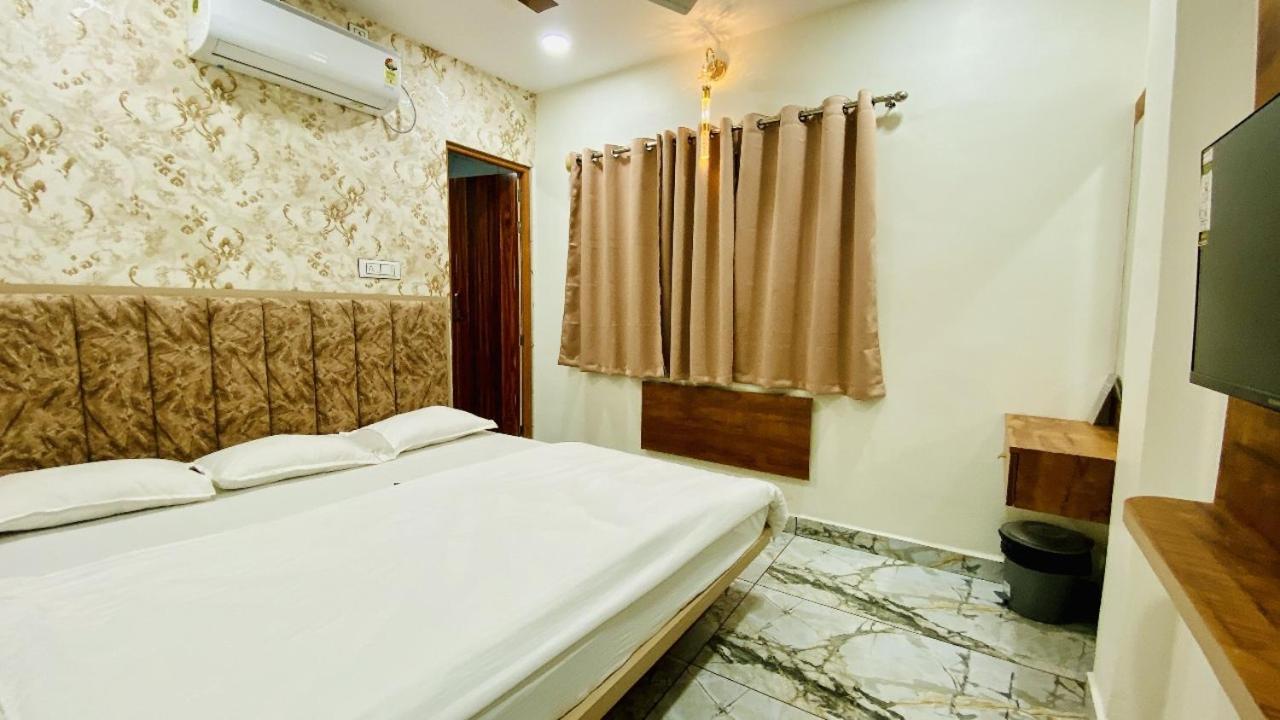 Hotel Malay Inn 우자인 외부 사진