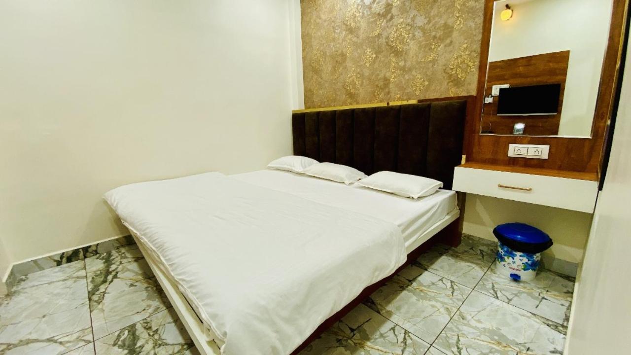 Hotel Malay Inn 우자인 외부 사진