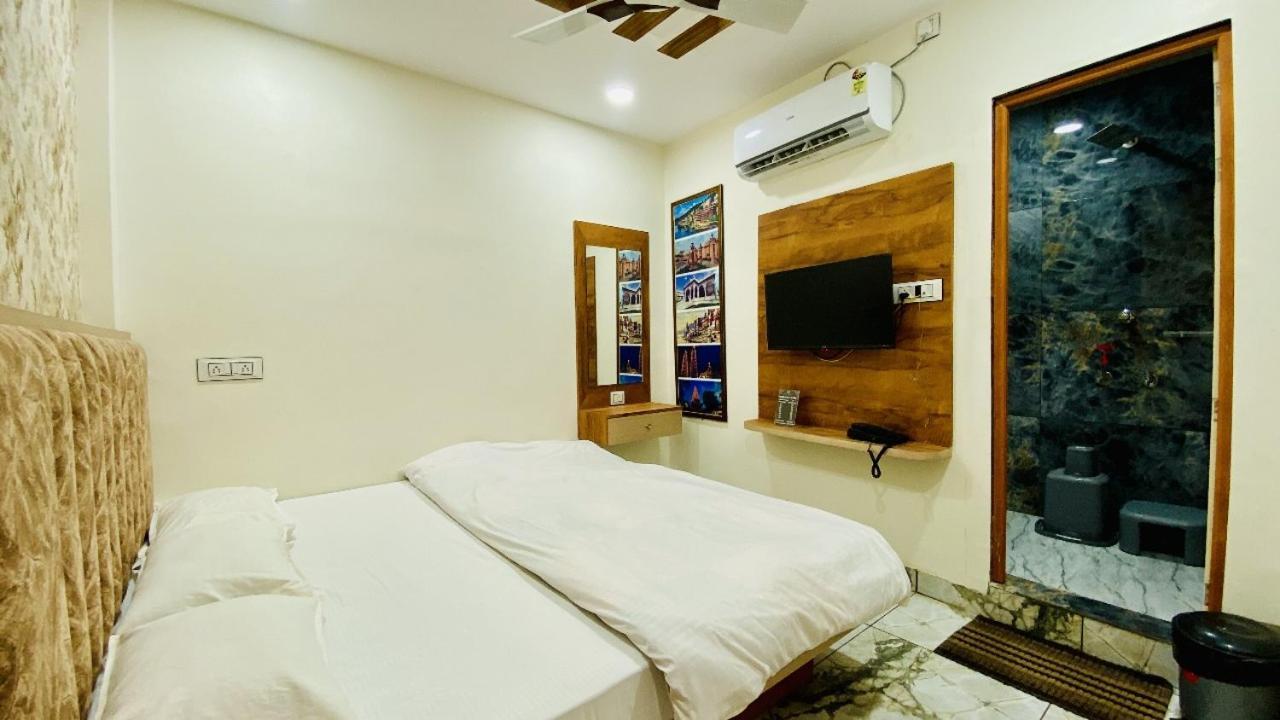 Hotel Malay Inn 우자인 외부 사진