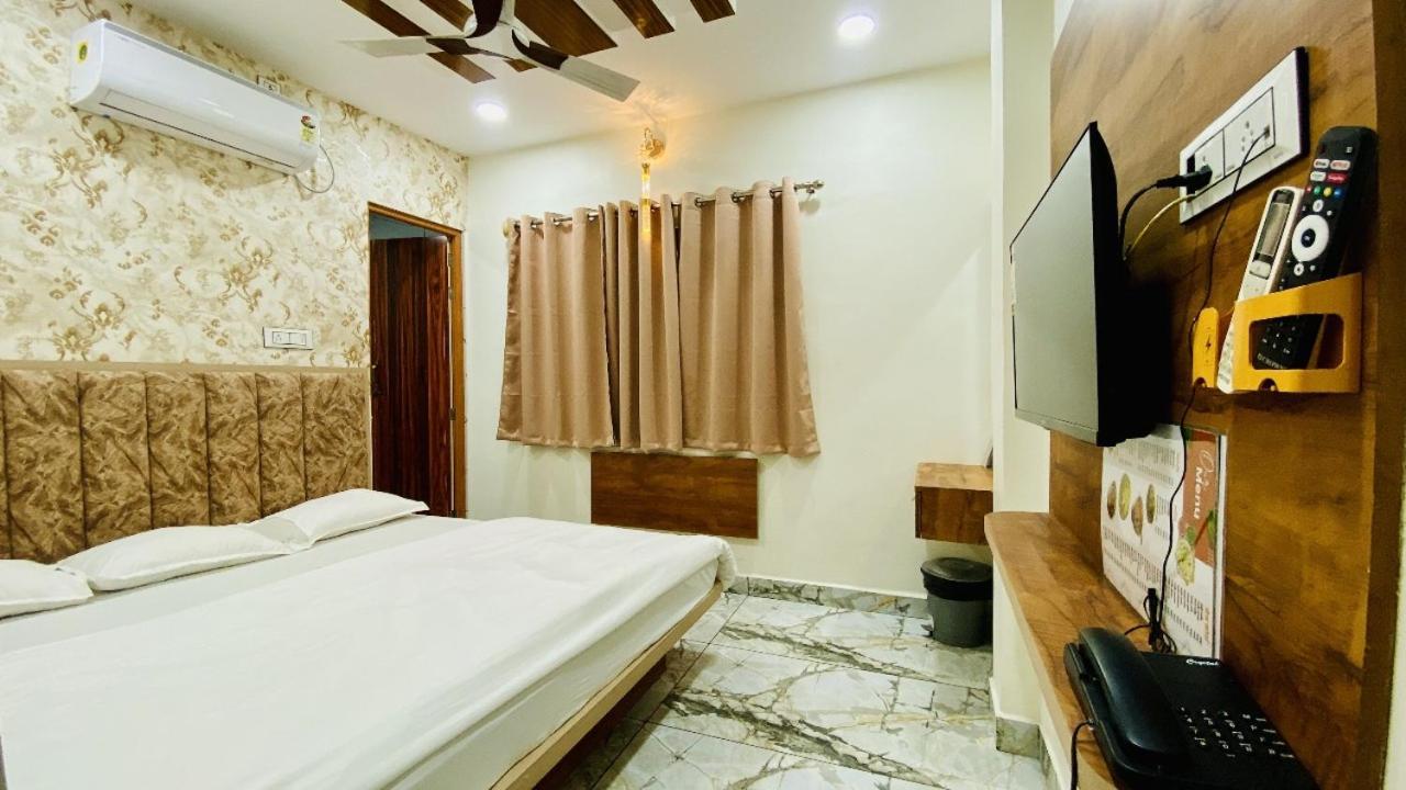 Hotel Malay Inn 우자인 외부 사진