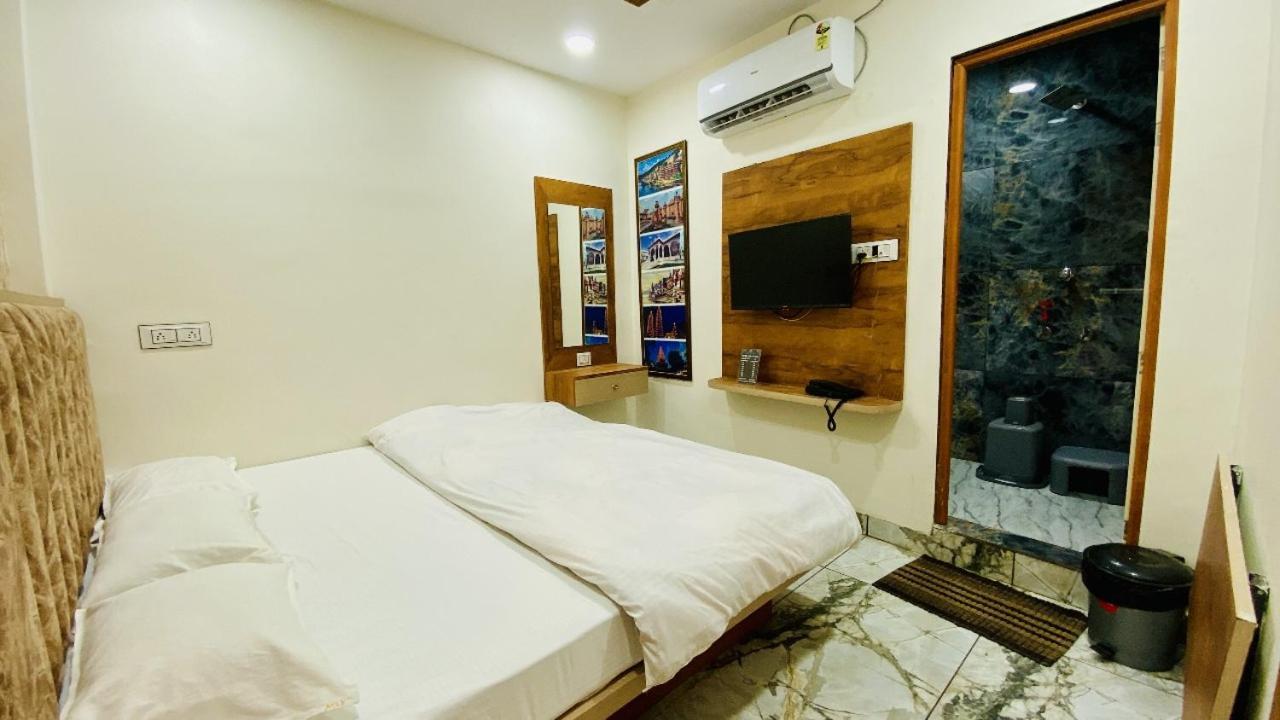 Hotel Malay Inn 우자인 외부 사진
