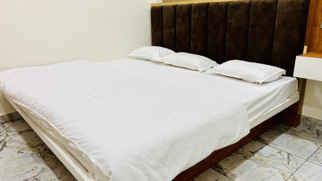 Hotel Malay Inn 우자인 외부 사진