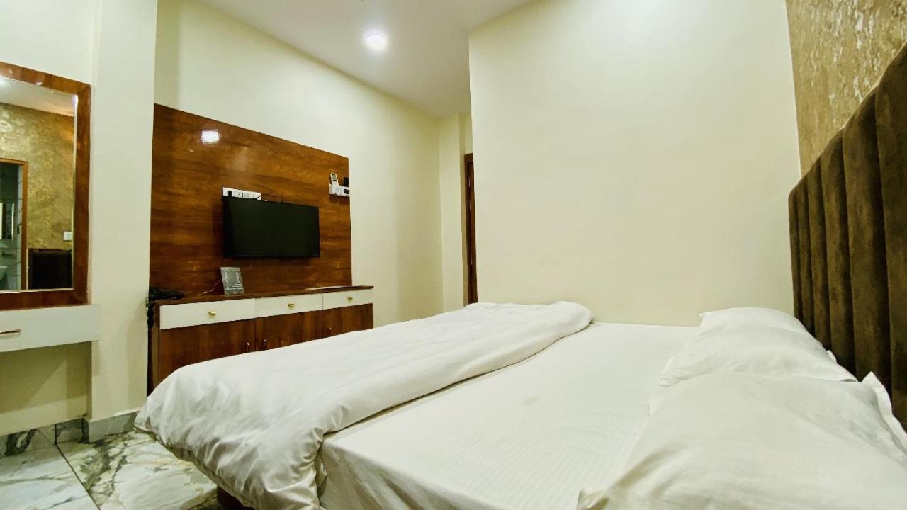 Hotel Malay Inn 우자인 외부 사진