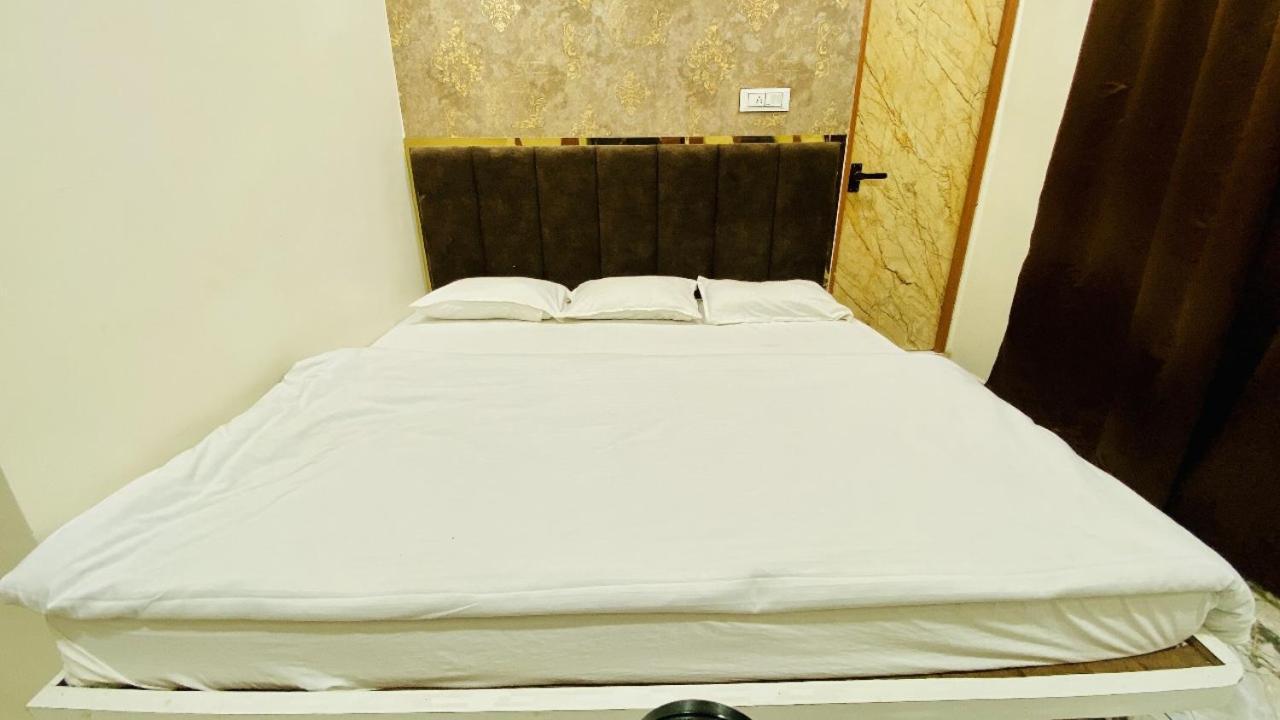 Hotel Malay Inn 우자인 외부 사진