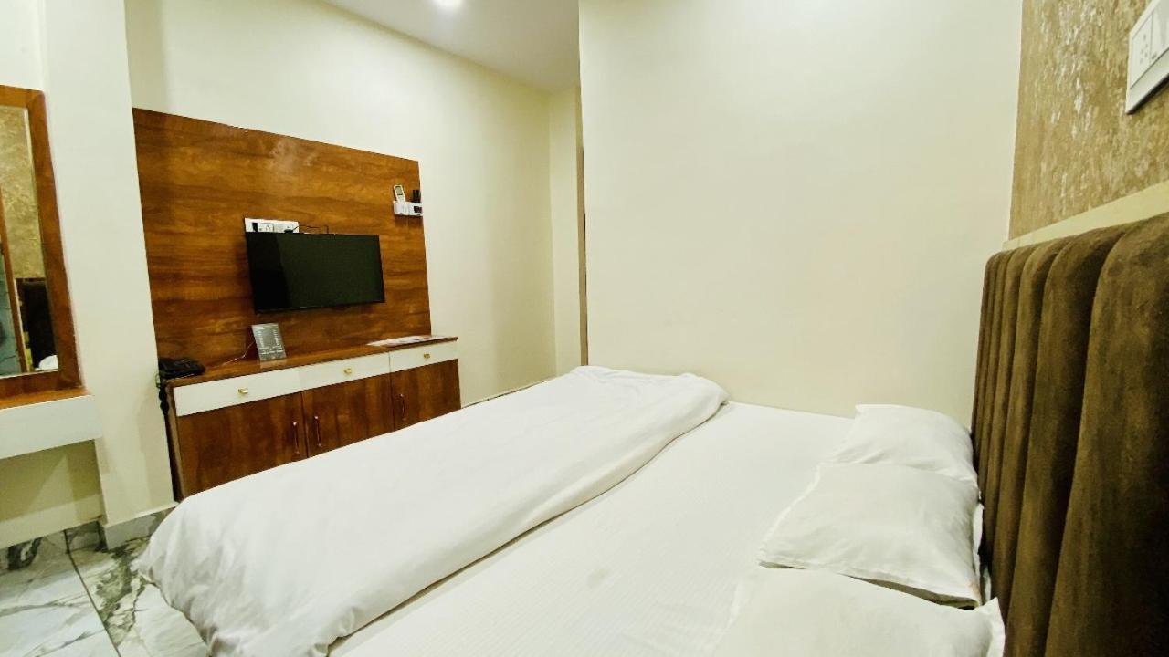 Hotel Malay Inn 우자인 외부 사진