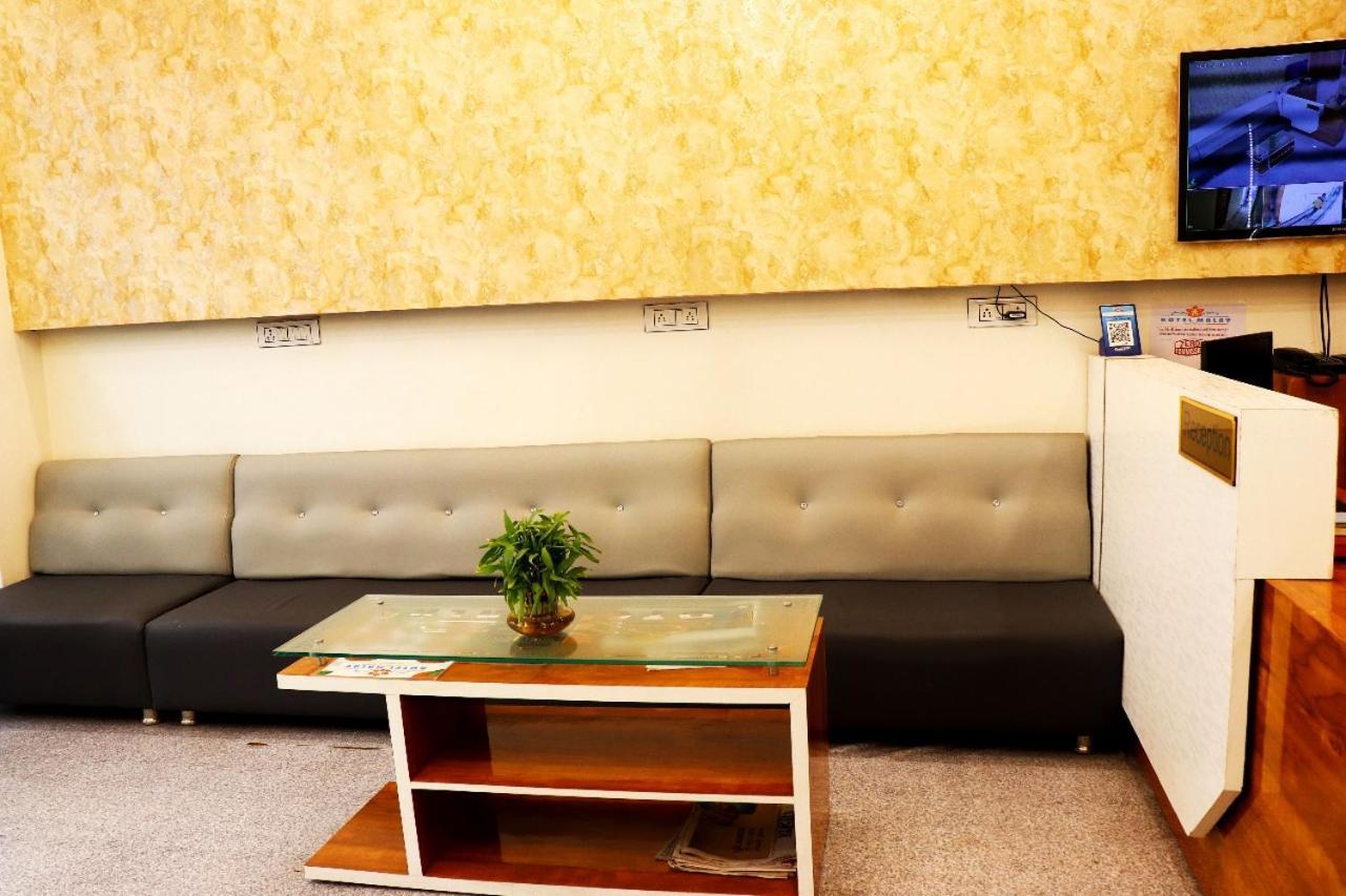 Hotel Malay Inn 우자인 외부 사진